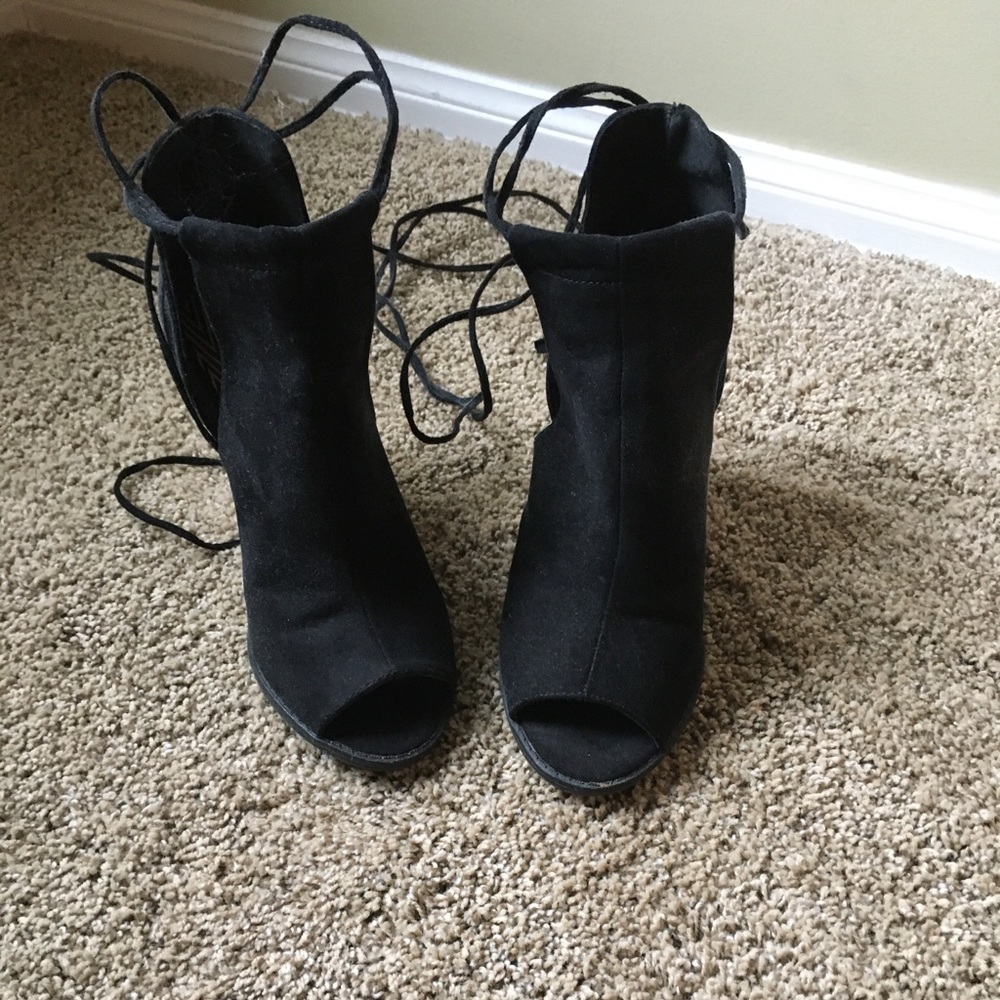 7.5 Black Open Toe Lace Up Block Heel Bootie